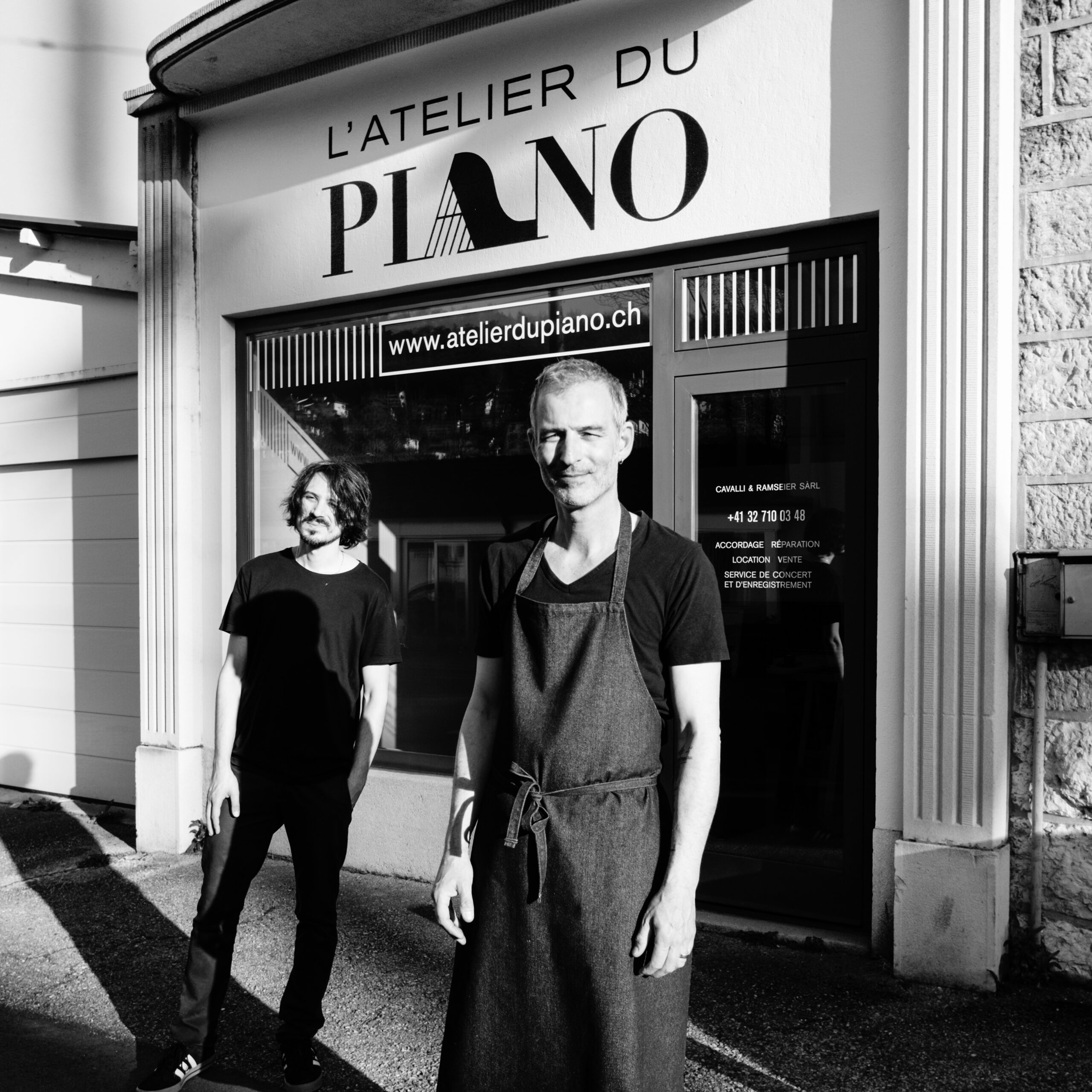 Vitrine de l’atelier de réparation et d’accordage de piano à Neuchâtel – L’Atelier du Piano Cavalli & Ramseier