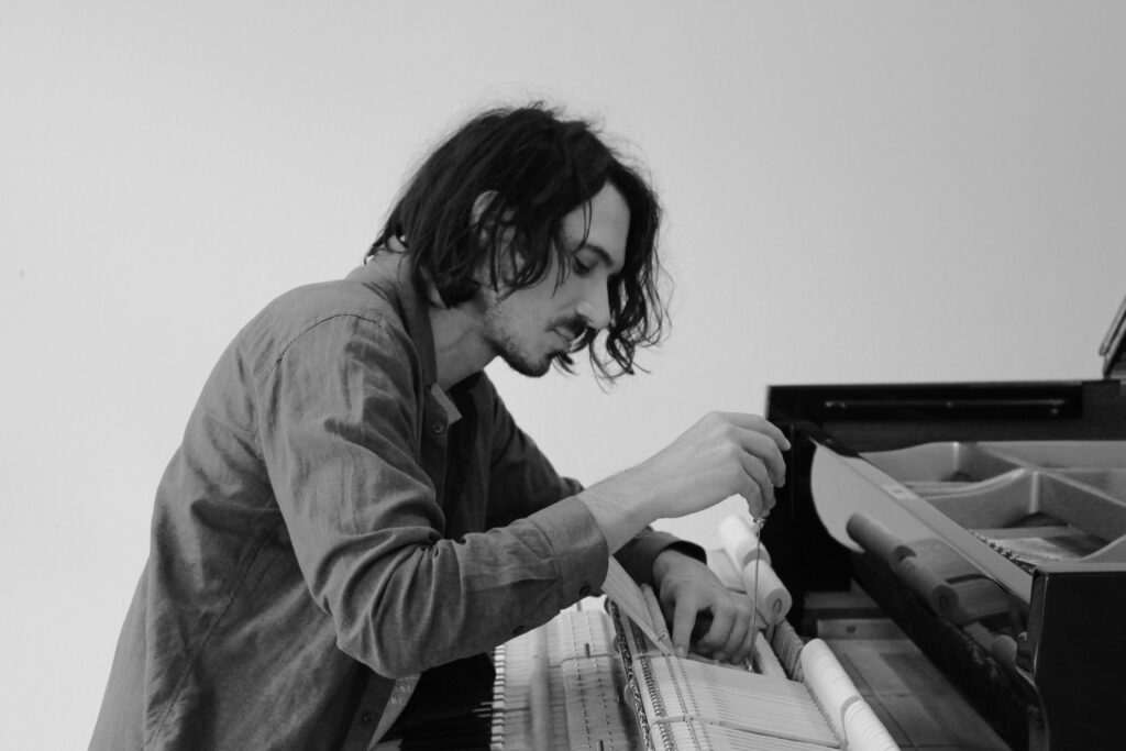Arno Ramseier, cofondateur et technicien piano à Neuchâtel – L’Atelier du Piano Cavalli & Ramseier